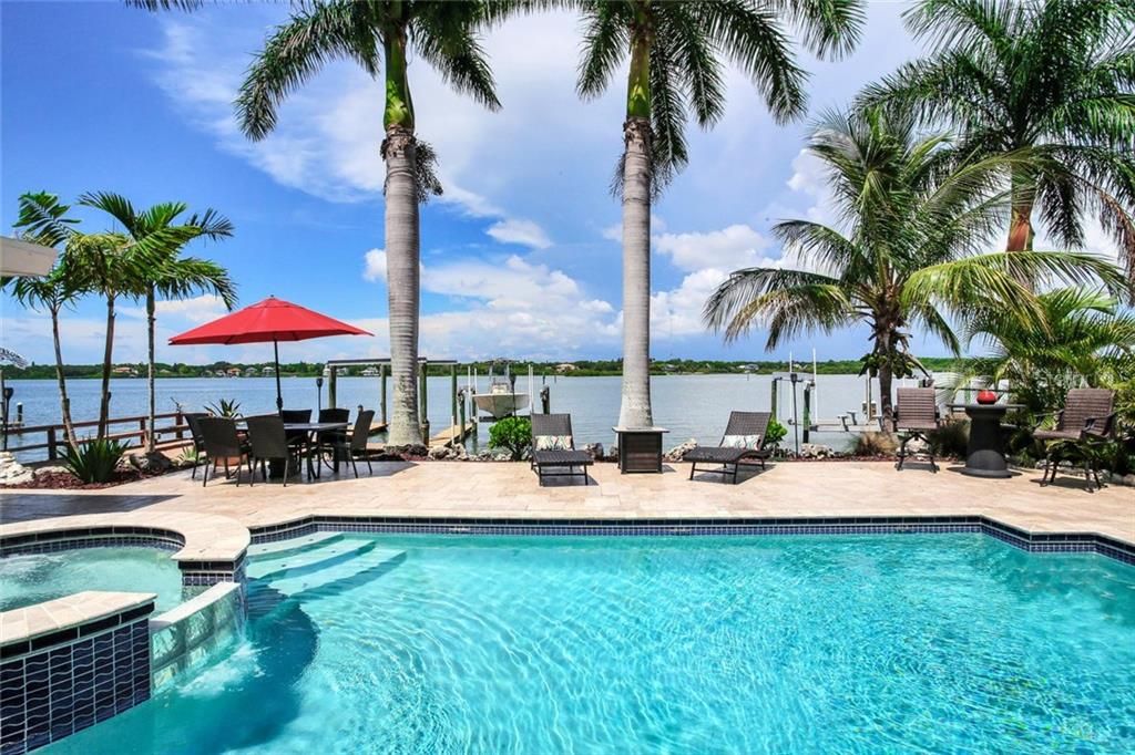 Recently Sold: $1,085,000 (3 beds, 2 baths, 2330 Square Feet)