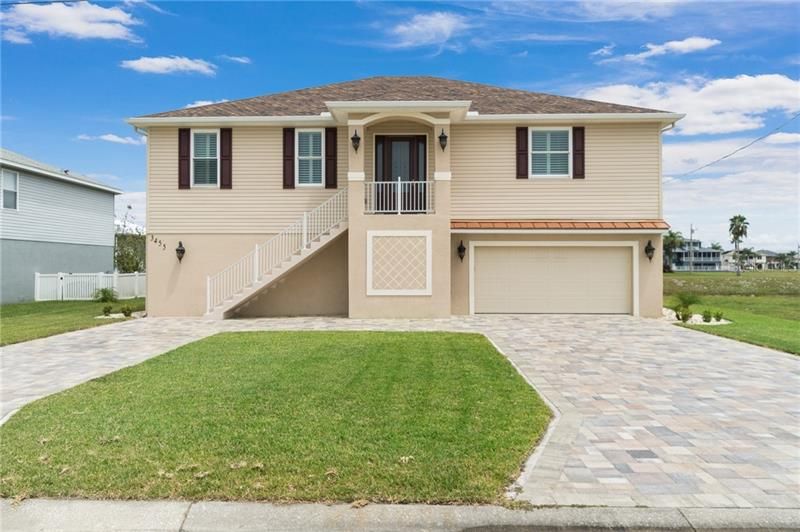 Recently Sold: $479,000 (3 beds, 2 baths, 2197 Square Feet)