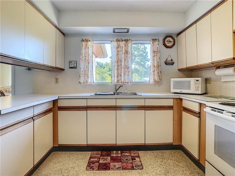 Recently Sold: $225,000 (2 beds, 2 baths, 1196 Square Feet)