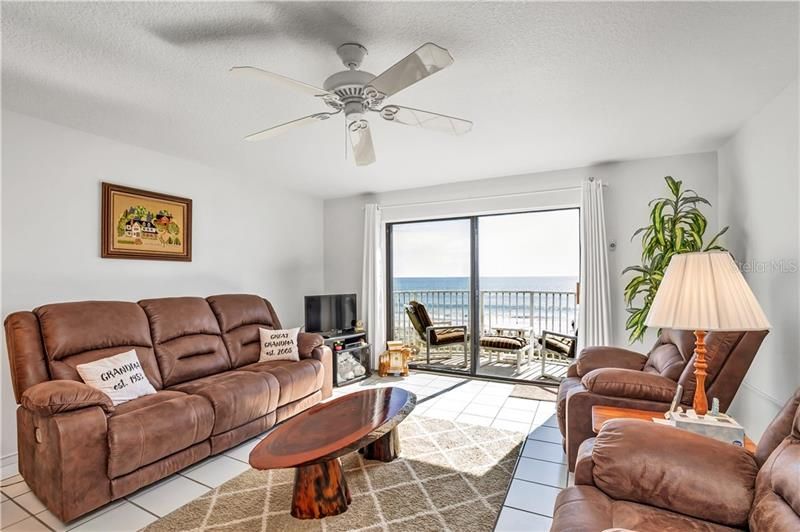 Recently Sold: $320,000 (2 beds, 2 baths, 1277 Square Feet)