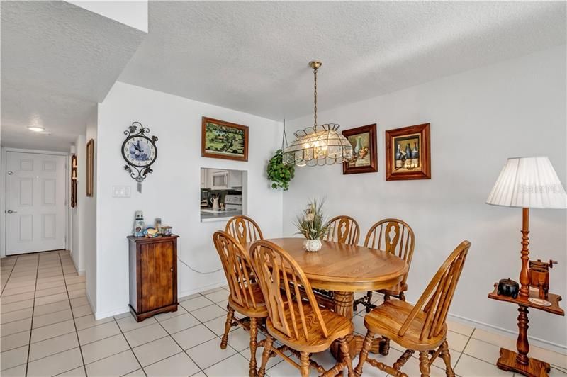 Recently Sold: $320,000 (2 beds, 2 baths, 1277 Square Feet)