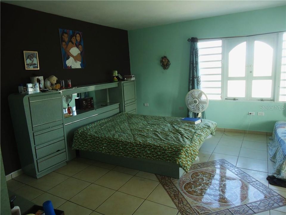 Vendido Recientemente: $135,000 (4 camas, 3 baños, 4489 Pies cuadrados)