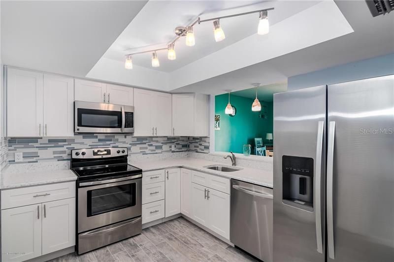Recently Sold: $285,000 (2 beds, 2 baths, 983 Square Feet)