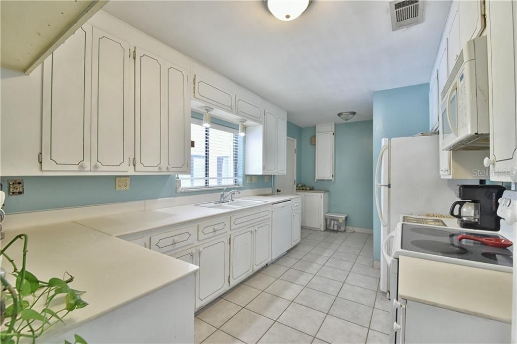 Recently Sold: $665,000 (3 beds, 3 baths, 3424 Square Feet)