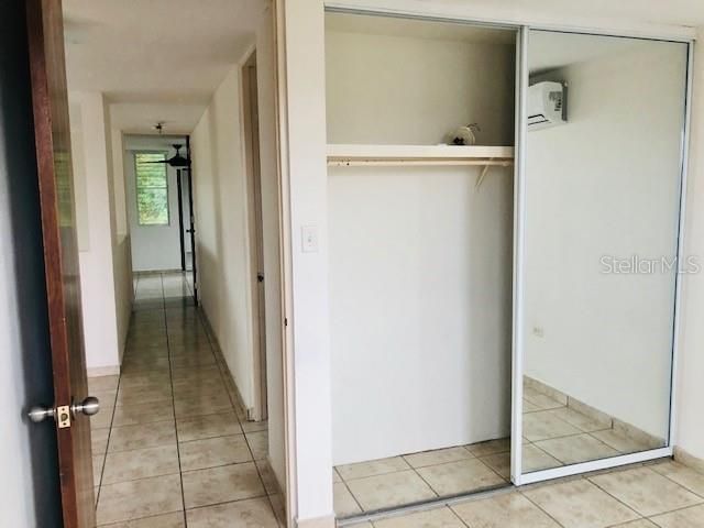 Vendido Recientemente: $185,500 (4 camas, 2 baños, 2130 Pies cuadrados)