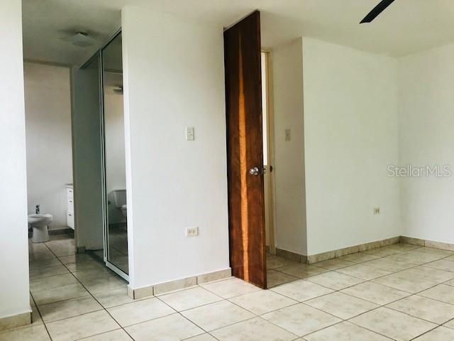 Vendido Recientemente: $185,500 (4 camas, 2 baños, 2130 Pies cuadrados)