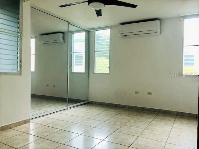 Vendido Recientemente: $185,500 (4 camas, 2 baños, 2130 Pies cuadrados)