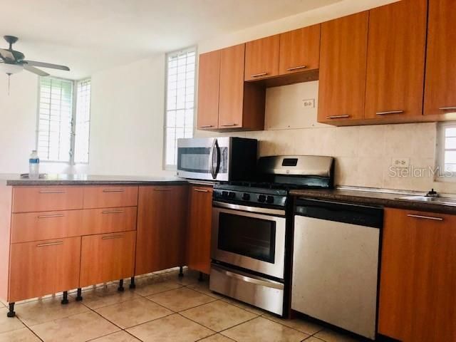 Vendido Recientemente: $185,500 (4 camas, 2 baños, 2130 Pies cuadrados)