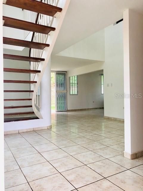 Vendido Recientemente: $185,500 (4 camas, 2 baños, 2130 Pies cuadrados)