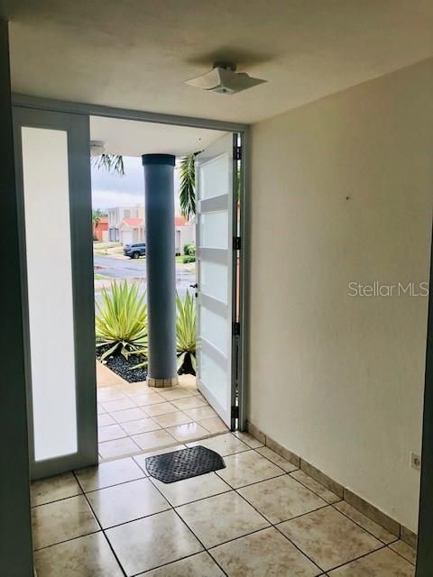 Vendido Recientemente: $185,500 (4 camas, 2 baños, 2130 Pies cuadrados)