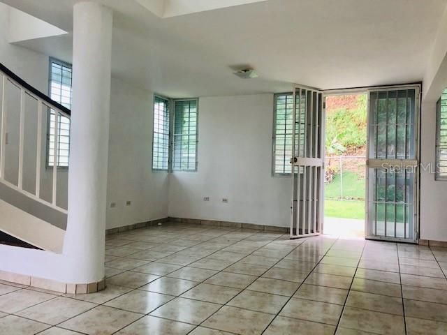 Vendido Recientemente: $185,500 (4 camas, 2 baños, 2130 Pies cuadrados)