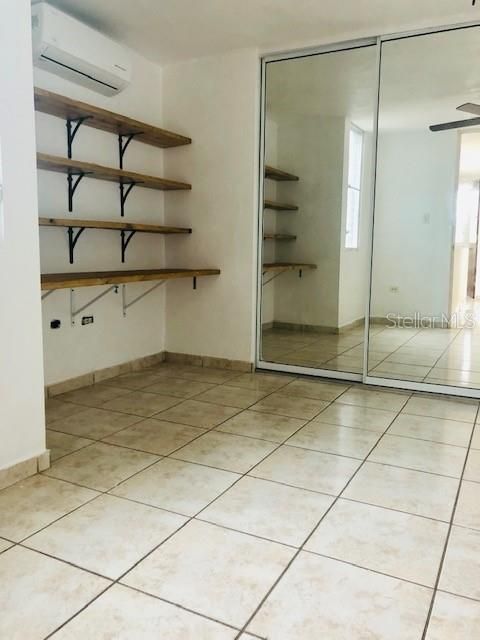 Vendido Recientemente: $185,500 (4 camas, 2 baños, 2130 Pies cuadrados)