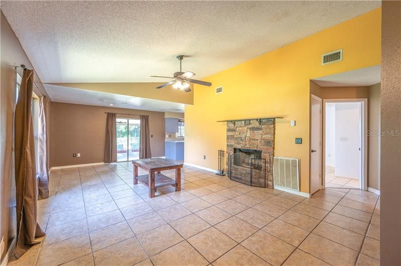 Recently Sold: $155,000 (3 beds, 2 baths, 1132 Square Feet)