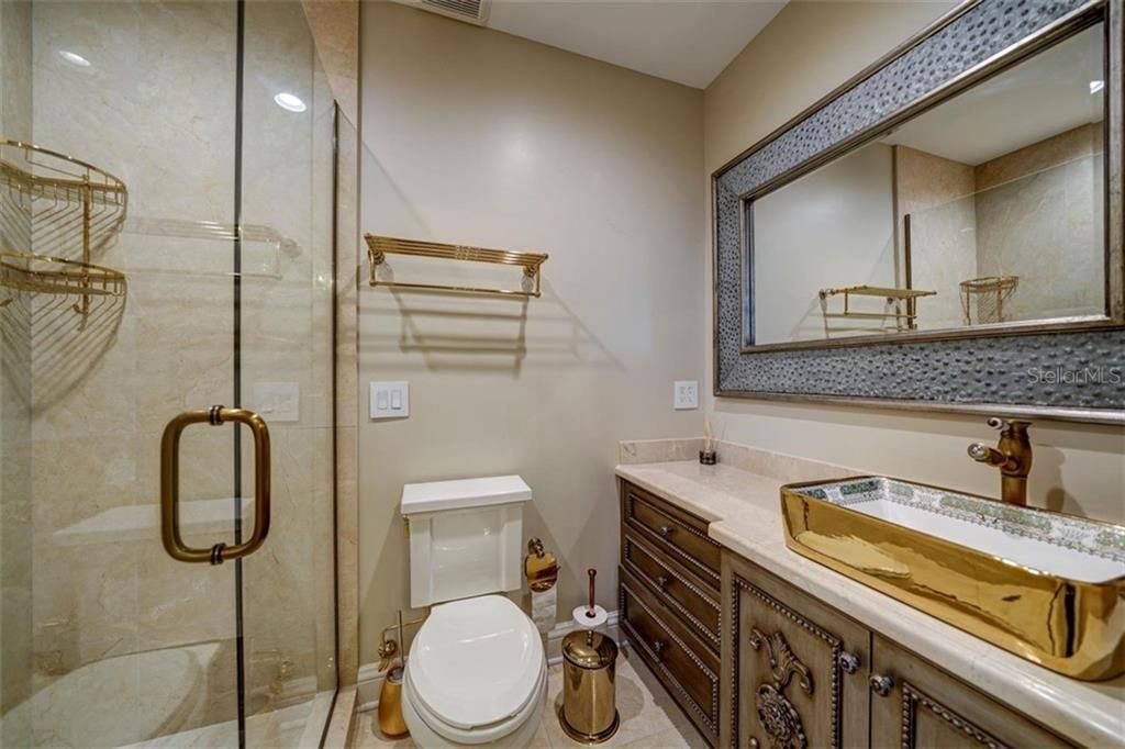 最近售出: $5,495,000 (5 贝兹, 5 浴室, 9184 平方英尺)