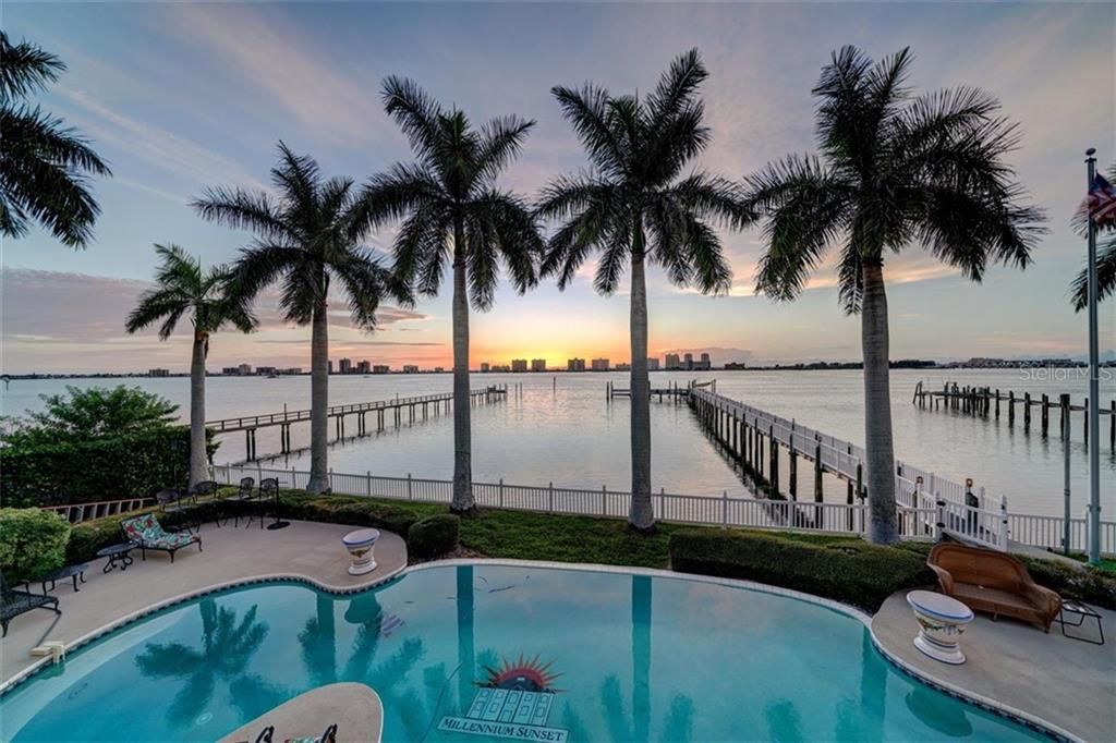 Recently Sold: $5,495,000 (5 beds, 5 baths, 9184 Square Feet)