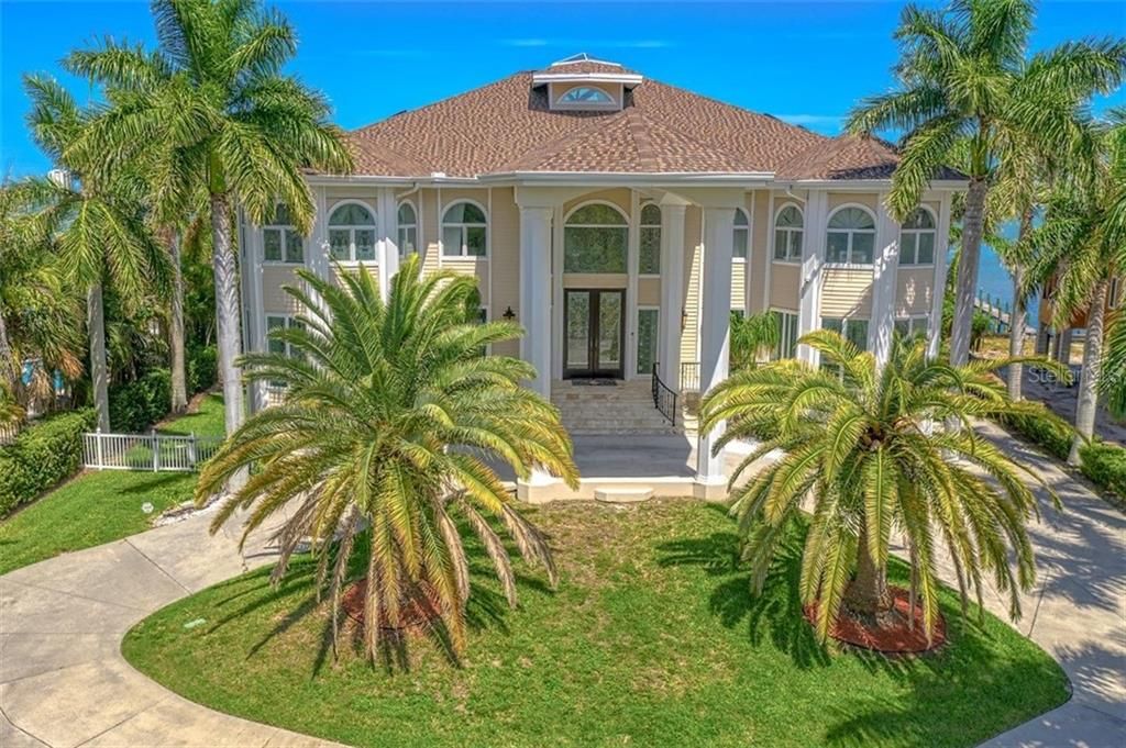 Recently Sold: $5,495,000 (5 beds, 5 baths, 9184 Square Feet)