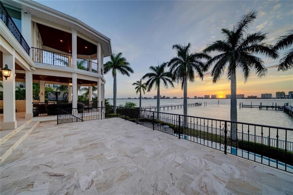 Recently Sold: $5,495,000 (5 beds, 5 baths, 9184 Square Feet)