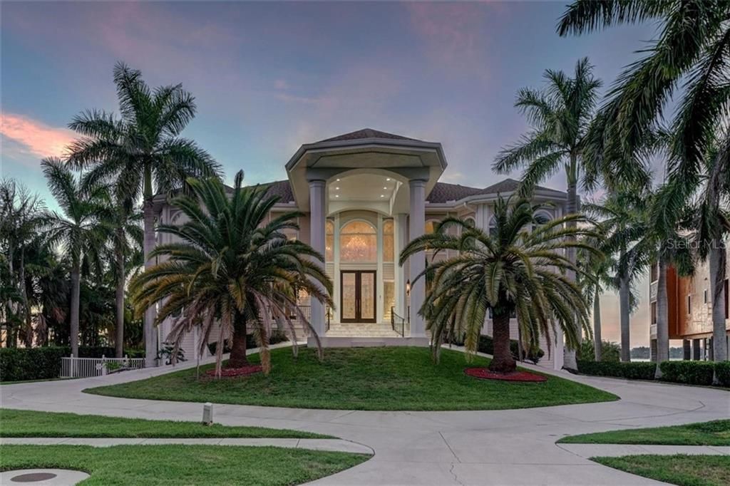 Recently Sold: $5,495,000 (5 beds, 5 baths, 9184 Square Feet)