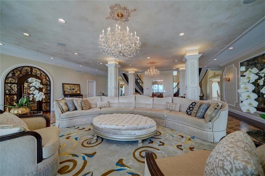 Recently Sold: $5,495,000 (5 beds, 5 baths, 9184 Square Feet)