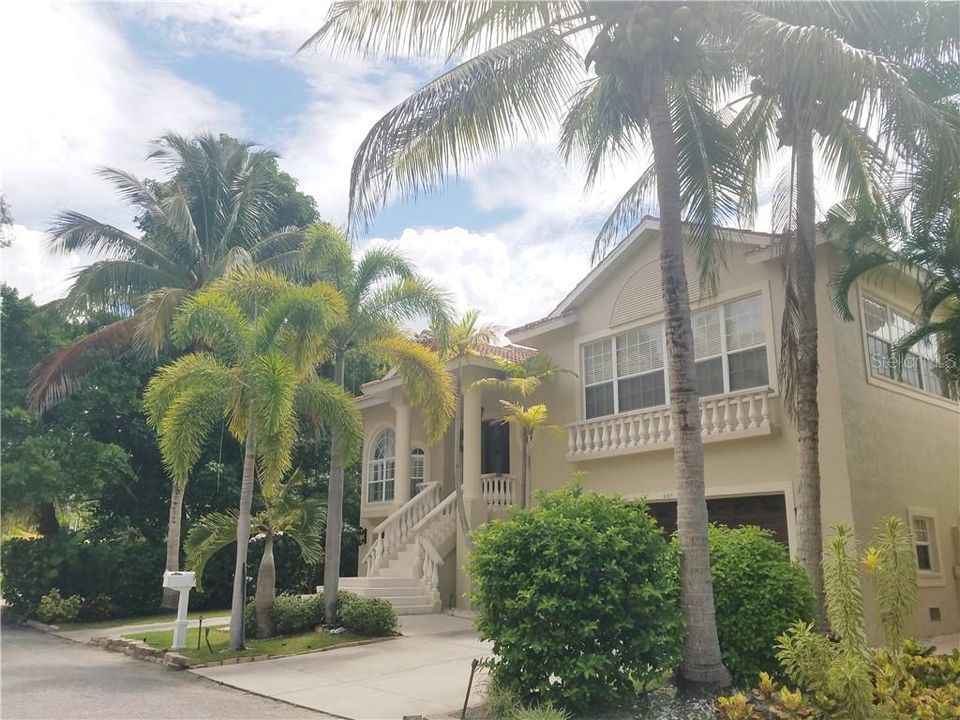 Recently Rented: $12,000 (4 beds, 3 baths, 2304 Square Feet)