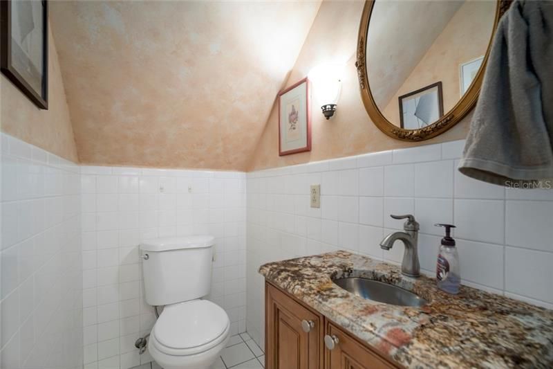 最近售出: $459,000 (4 贝兹, 2 浴室, 1943 平方英尺)