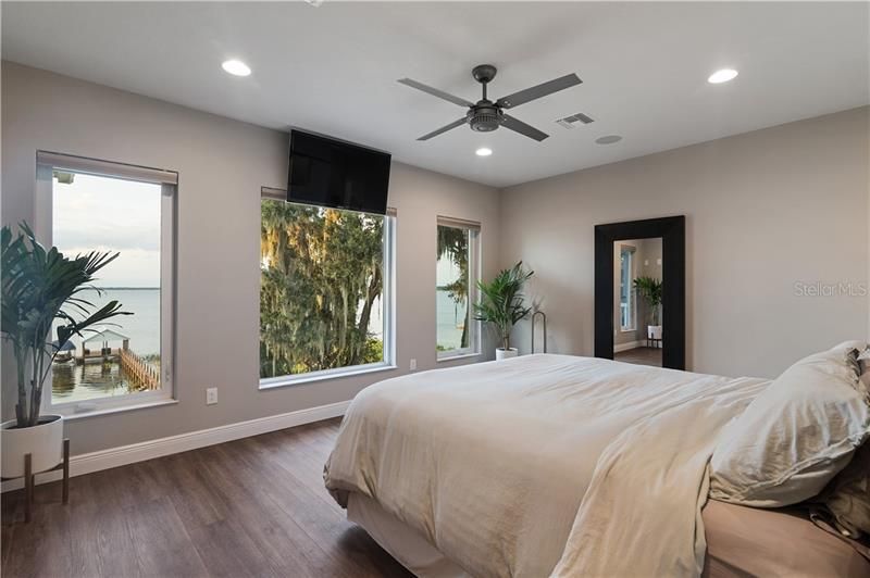 Recently Sold: $1,300,000 (4 beds, 3 baths, 4801 Square Feet)