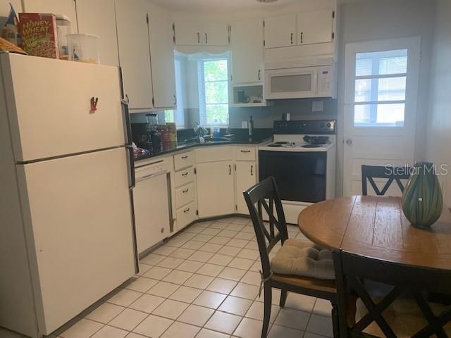Recently Rented: $1,325 (2 beds, 1 baths, 850 Square Feet)
