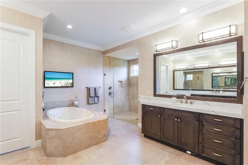 Recently Sold: $1,895,000 (4 beds, 5 baths, 4671 Square Feet)