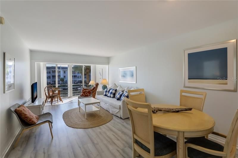 Recently Sold: $289,000 (1 beds, 1 baths, 747 Square Feet)