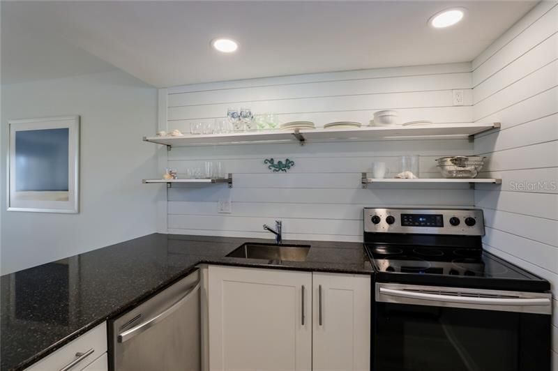 Recently Sold: $289,000 (1 beds, 1 baths, 747 Square Feet)