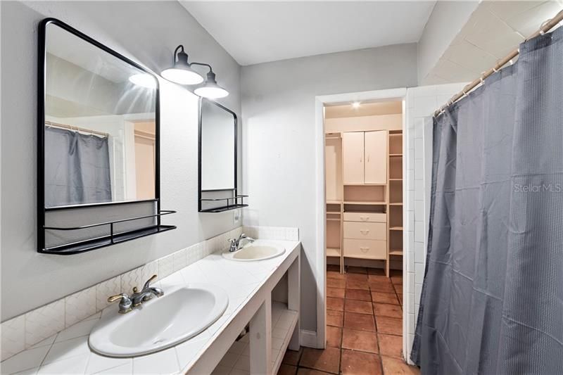 Recently Sold: $200,000 (2 beds, 2 baths, 1476 Square Feet)