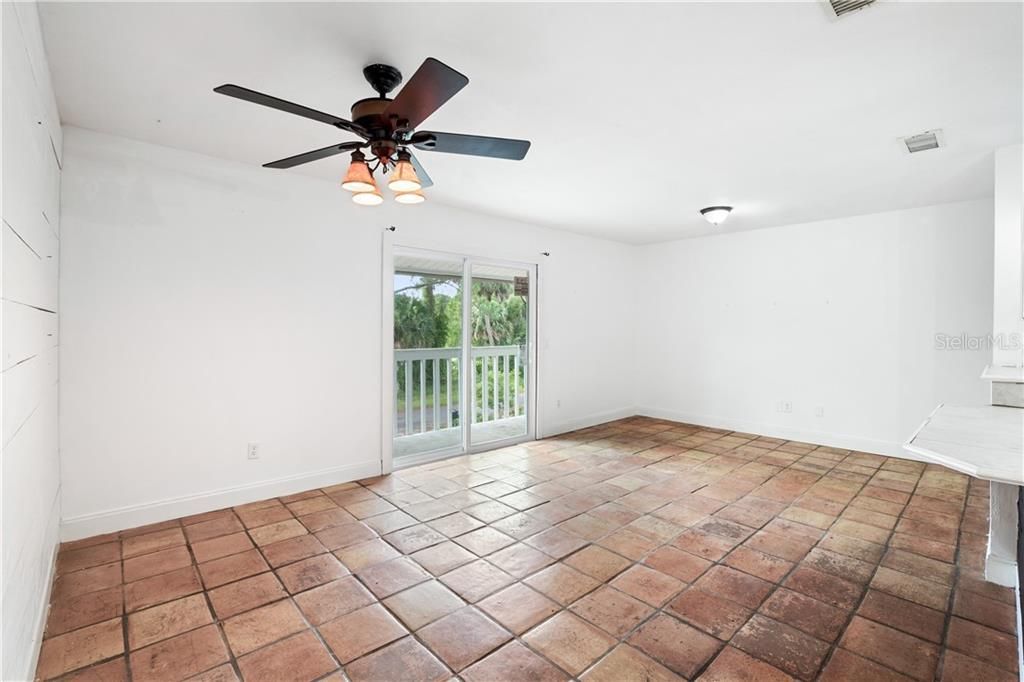 Recently Sold: $200,000 (2 beds, 2 baths, 1476 Square Feet)