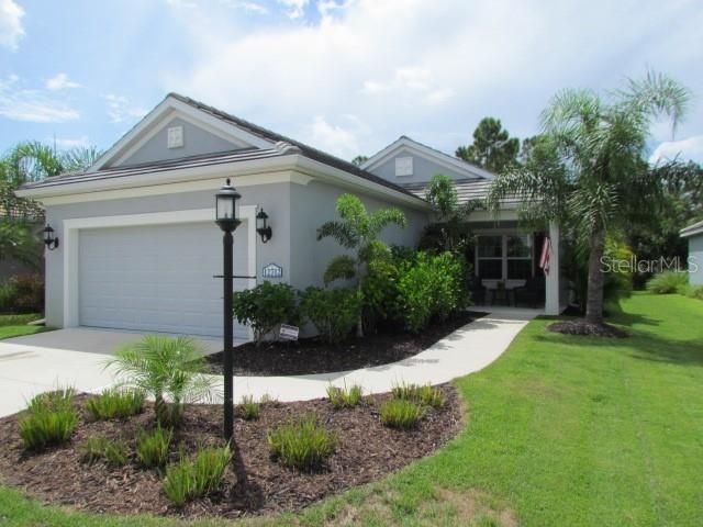 Pretty curb appeal - love the lamp post!