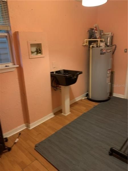 Recently Rented: $875 (1 beds, 1 baths, 700 Square Feet)