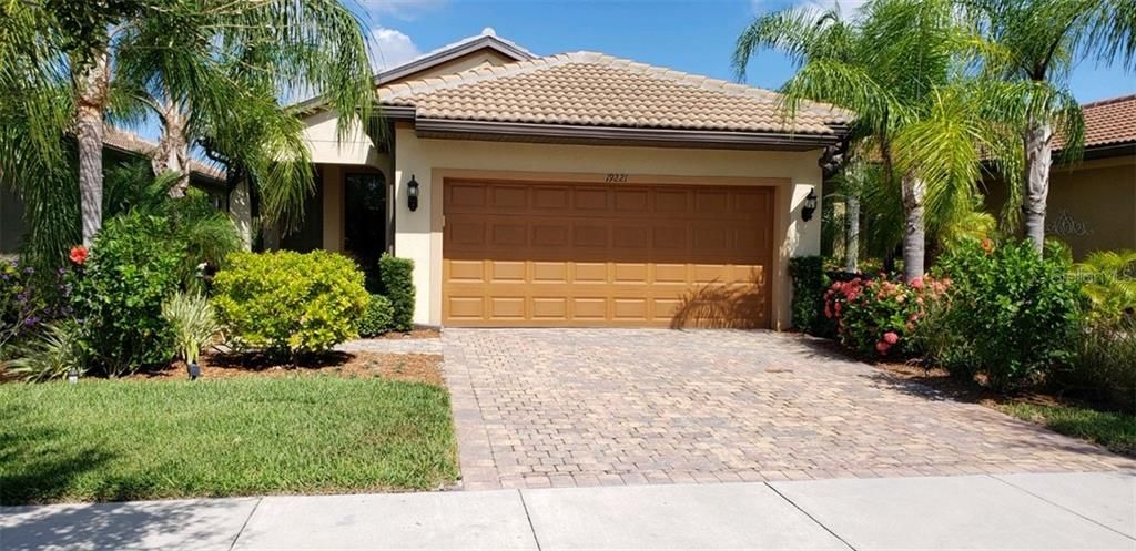 Vendido Recientemente: $298,000 (2 camas, 2 baños, 1437 Pies cuadrados)