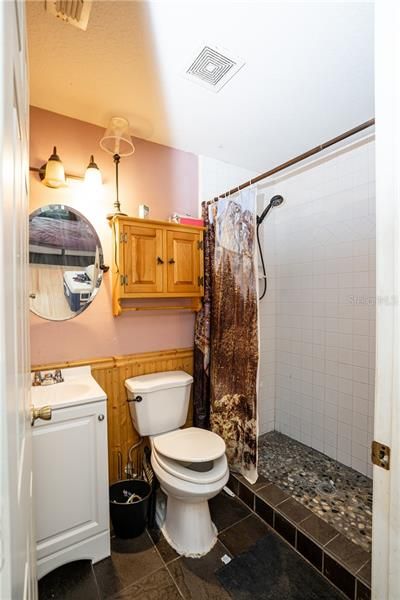 最近售出: $140,000 (3 贝兹, 2 浴室, 1105 平方英尺)