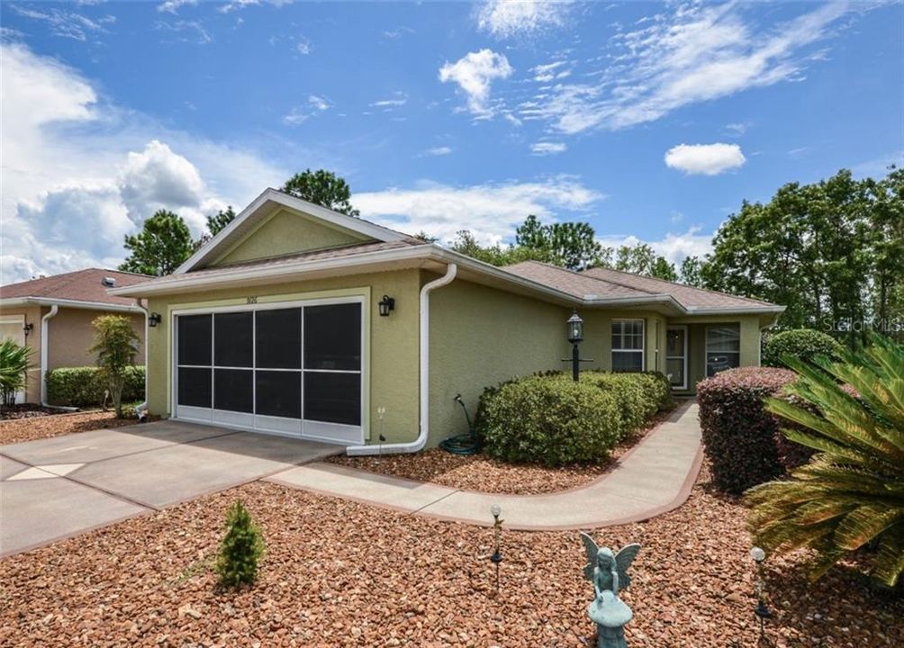 Недавно продано: $157,900 (2 спален, 2 ванн, 1421 Квадратных фут)