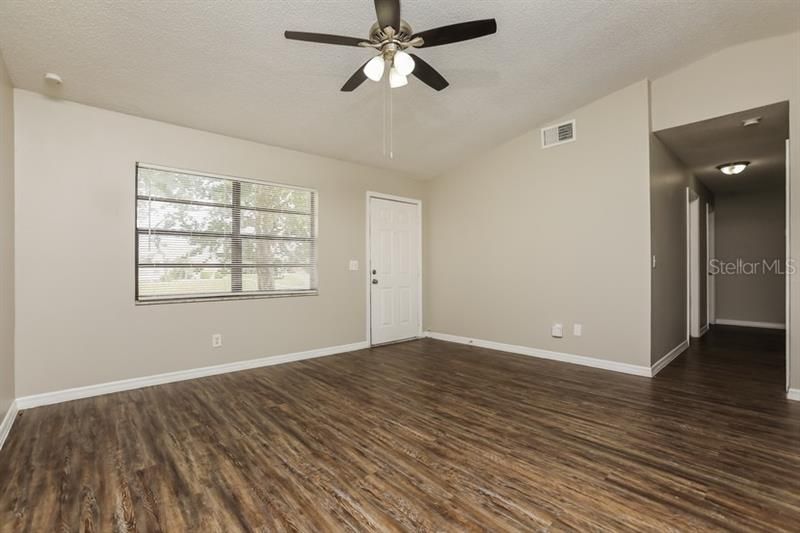 Recently Rented: $1,335 (3 beds, 2 baths, 975 Square Feet)