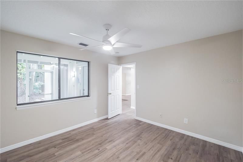 Recently Sold: $229,900 (2 beds, 2 baths, 1275 Square Feet)