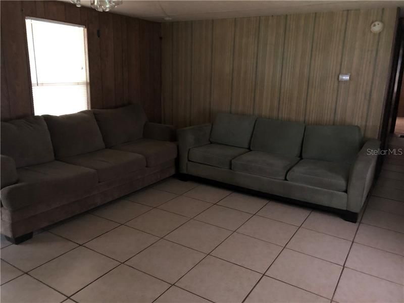 Vendido Recientemente: $47,900 (2 camas, 1 baños, 784 Pies cuadrados)