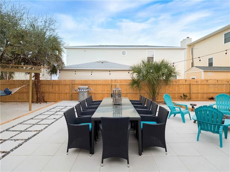 Recently Sold: $975,000 (5 beds, 4 baths, 2747 Square Feet)