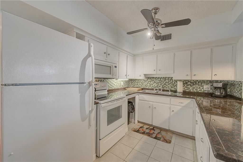 Recently Sold: $74,900 (1 beds, 1 baths, 735 Square Feet)