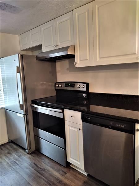 Recently Sold: $89,900 (2 beds, 2 baths, 923 Square Feet)