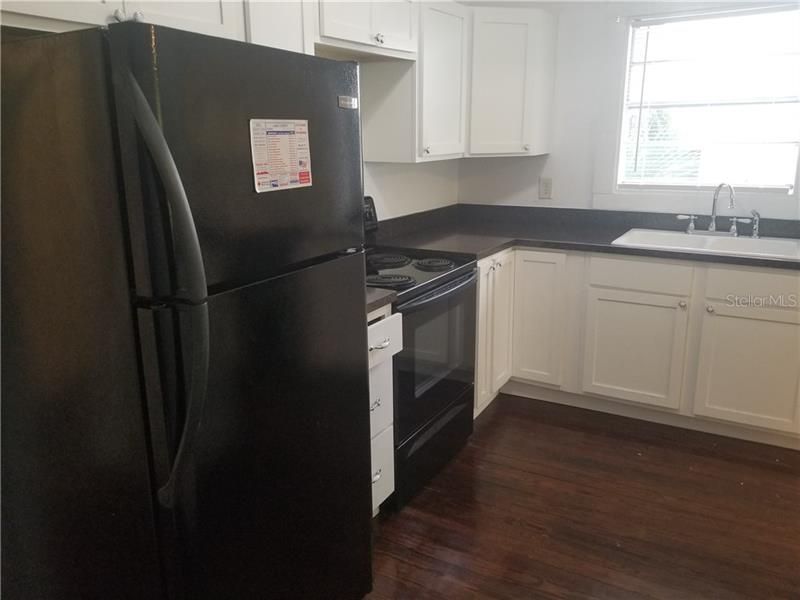 Recently Rented: $1,200 (3 beds, 1 baths, 952 Square Feet)