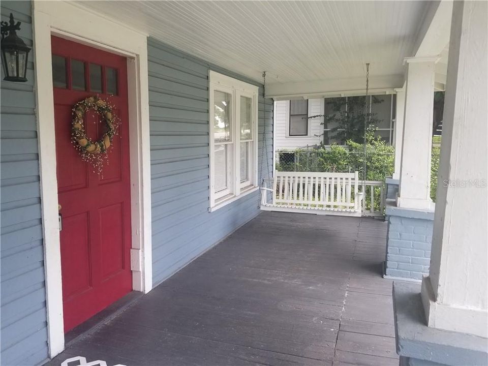 Recently Rented: $1,200 (3 beds, 1 baths, 952 Square Feet)