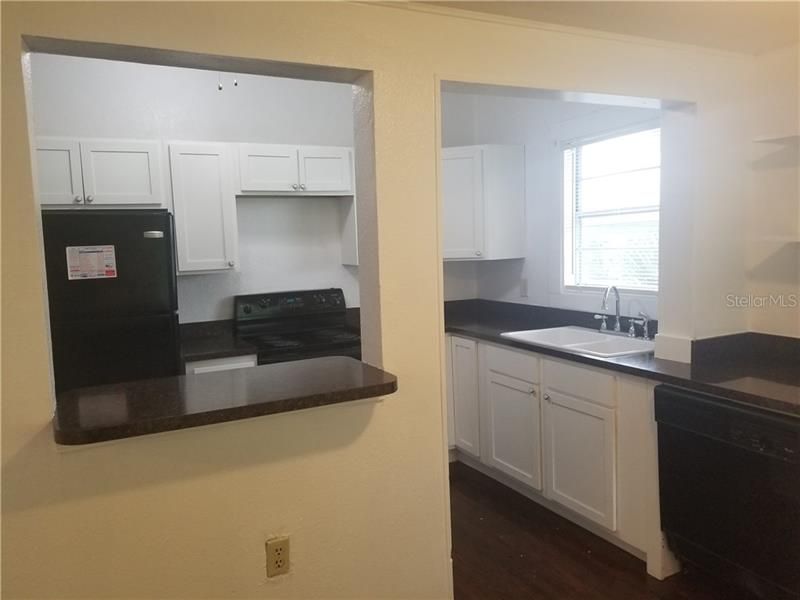 Recently Rented: $1,200 (3 beds, 1 baths, 952 Square Feet)