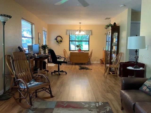 Recently Sold: $310,000 (2 beds, 1 baths, 984 Square Feet)