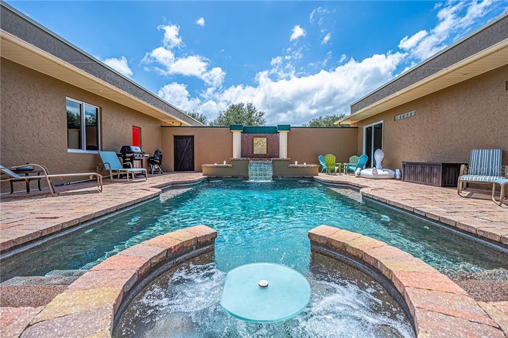 Recently Sold: $899,999 (4 beds, 3 baths, 6699 Square Feet)