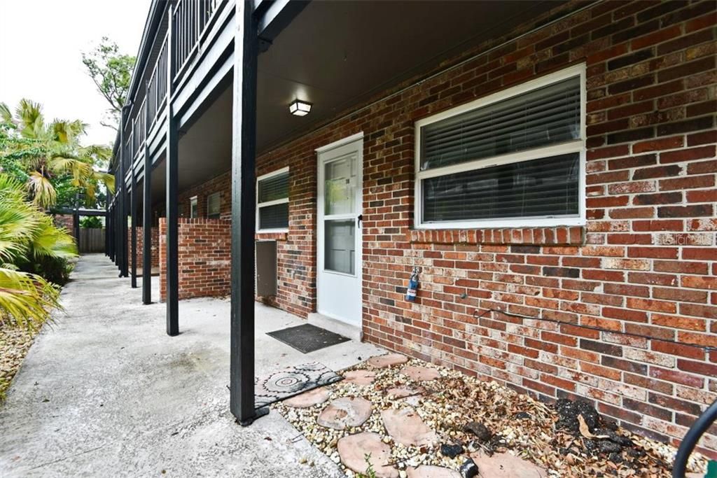 Recently Sold: $120,000 (2 beds, 1 baths, 808 Square Feet)