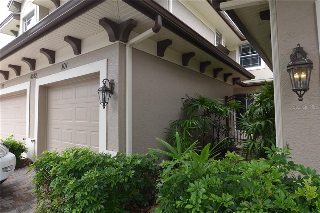 Recently Rented: $1,900 (3 beds, 2 baths, 1804 Square Feet)